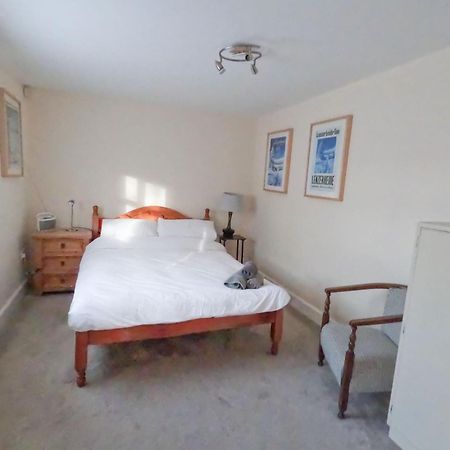 Relaxing Townhouse In The Heart Of Bridport Villa Bagian luar foto