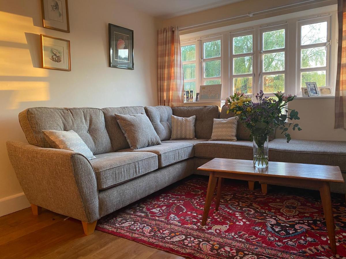 Relaxing Townhouse In The Heart Of Bridport Villa Bagian luar foto