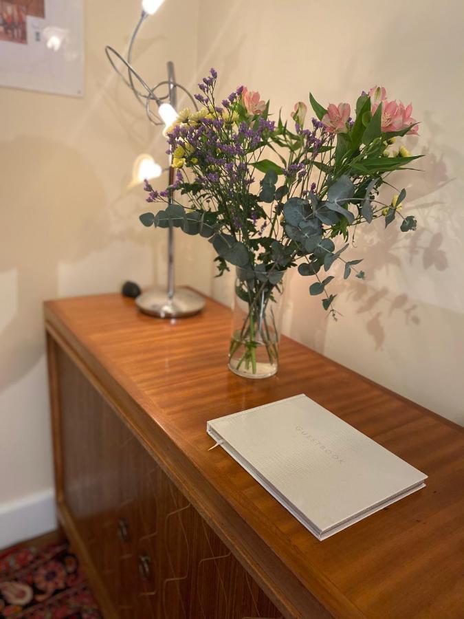 Relaxing Townhouse In The Heart Of Bridport Villa Bagian luar foto