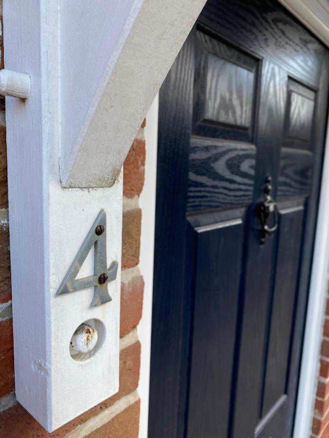 Relaxing Townhouse In The Heart Of Bridport Villa Bagian luar foto