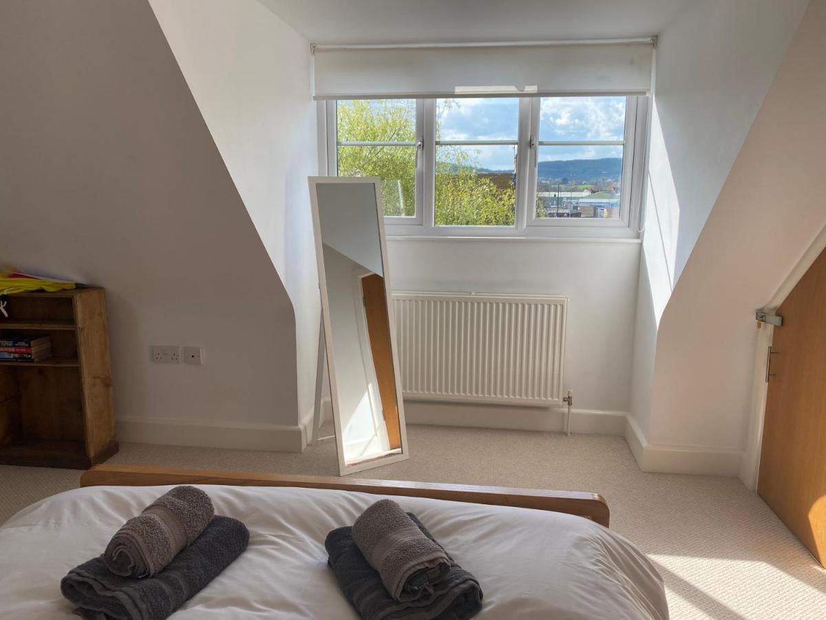 Relaxing Townhouse In The Heart Of Bridport Villa Bagian luar foto
