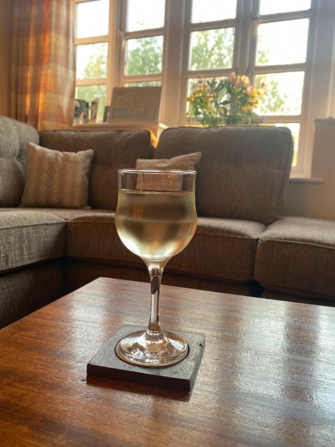 Relaxing Townhouse In The Heart Of Bridport Villa Bagian luar foto