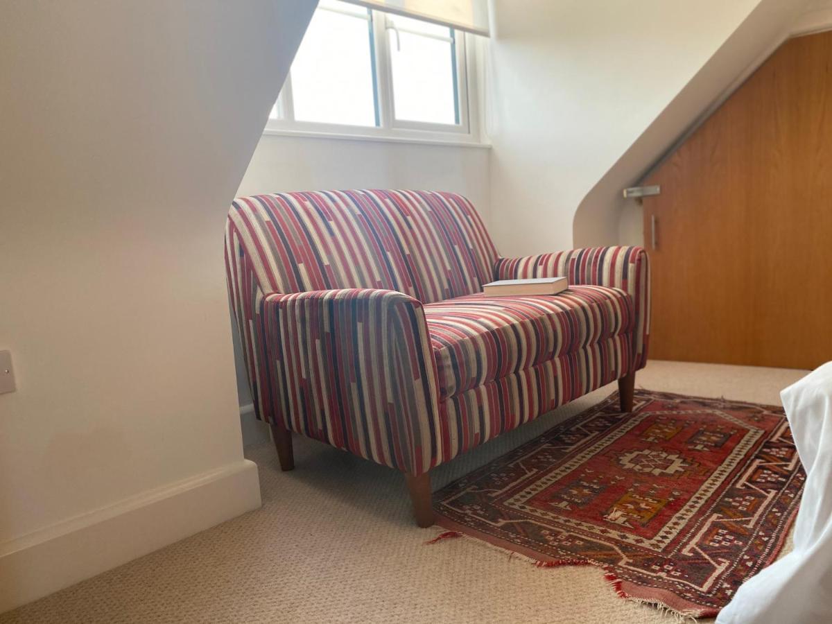 Relaxing Townhouse In The Heart Of Bridport Villa Bagian luar foto