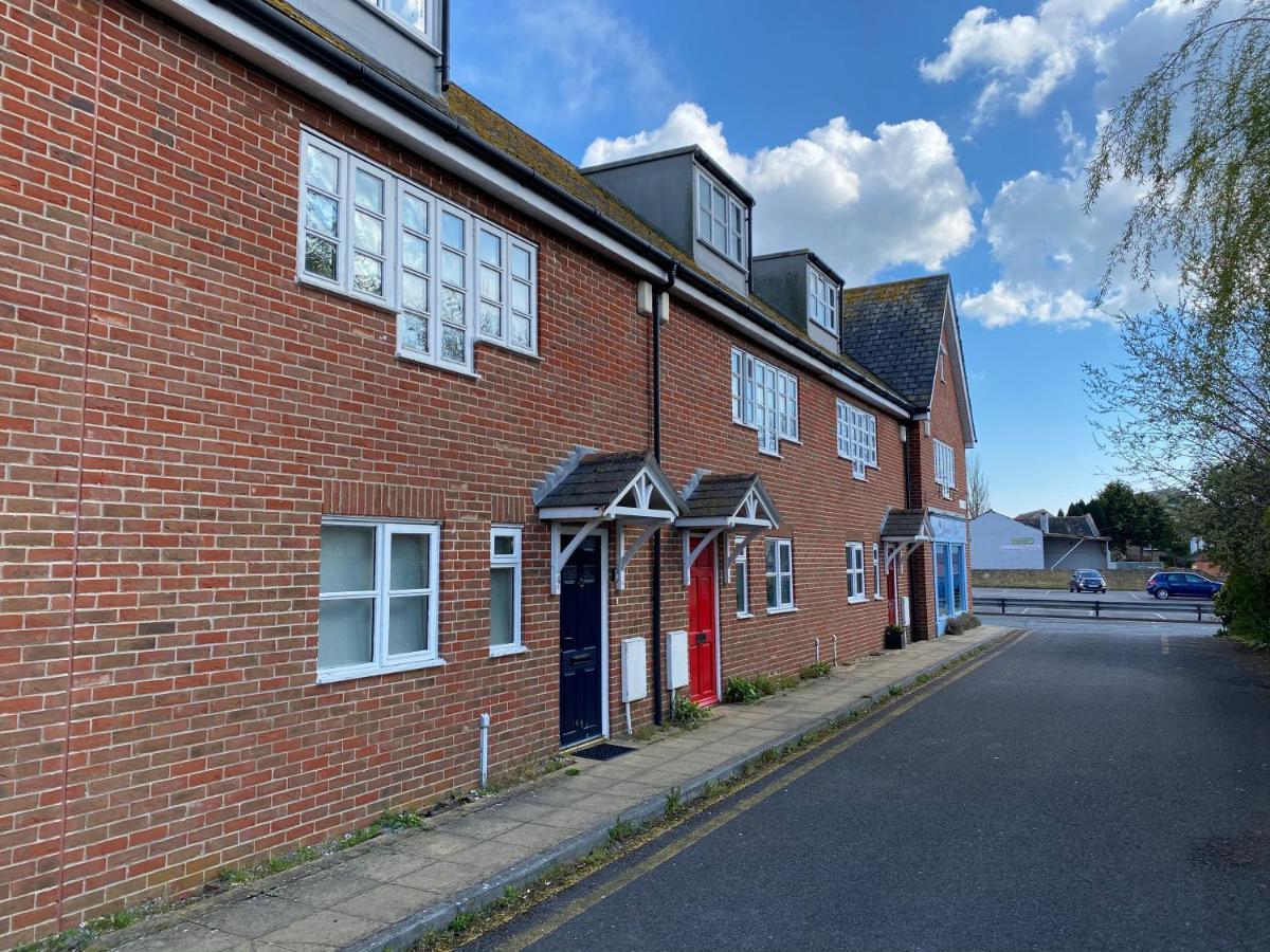 Relaxing Townhouse In The Heart Of Bridport Villa Bagian luar foto