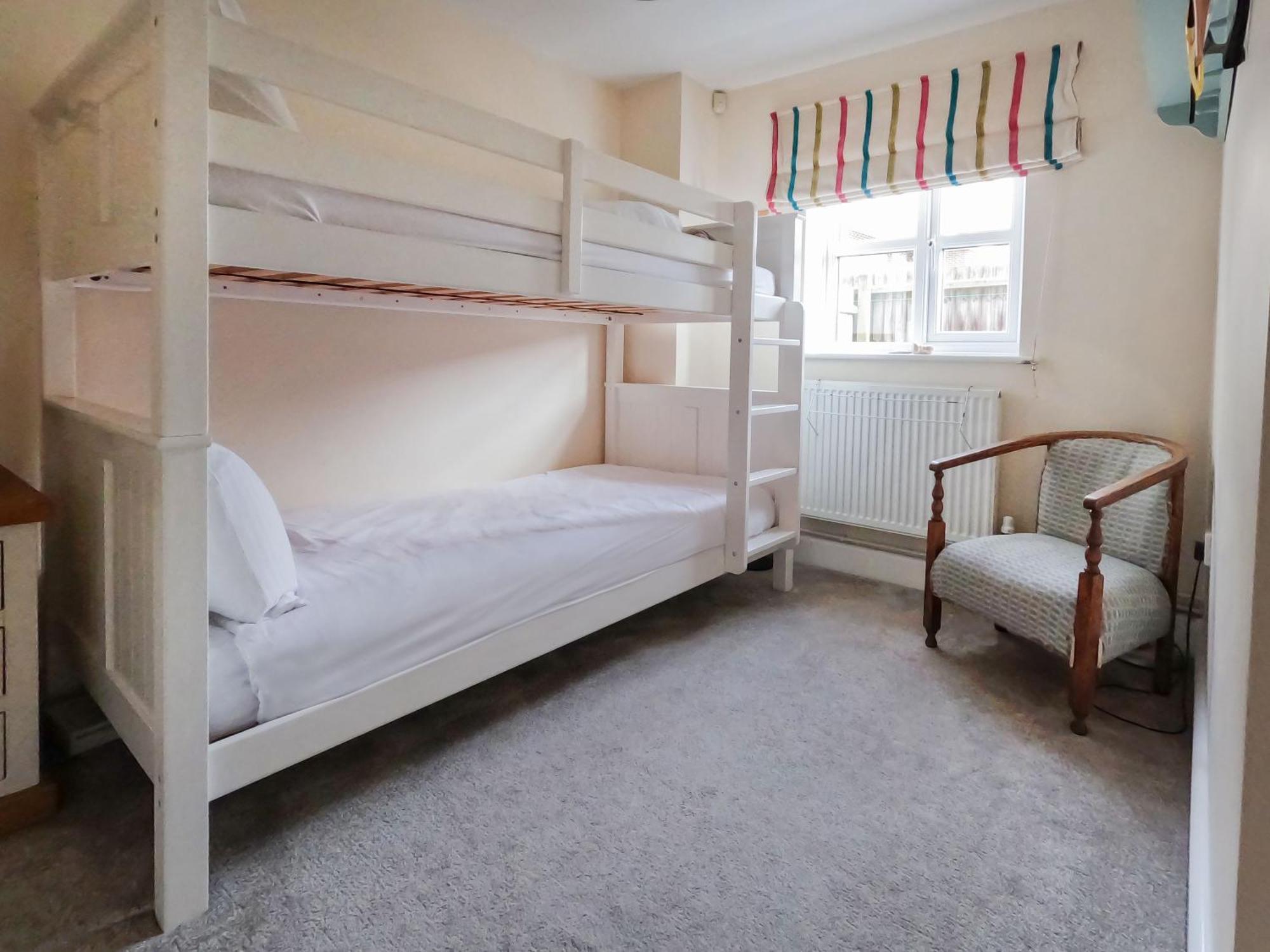 Relaxing Townhouse In The Heart Of Bridport Villa Bagian luar foto