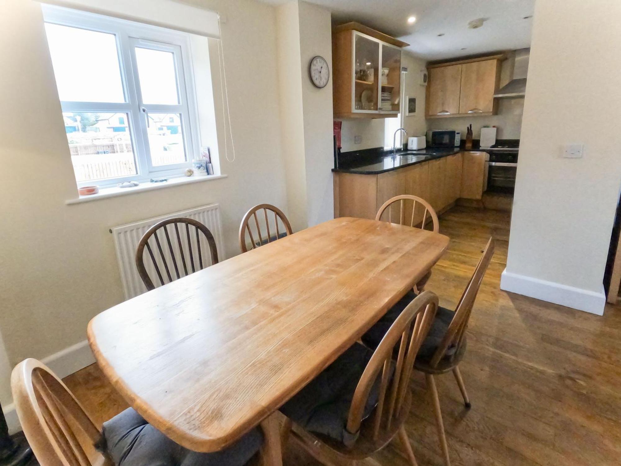 Relaxing Townhouse In The Heart Of Bridport Villa Bagian luar foto